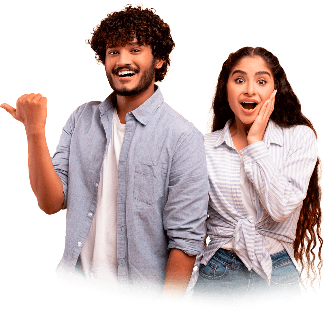 Jovens sorrindo e apontando para possibilidades